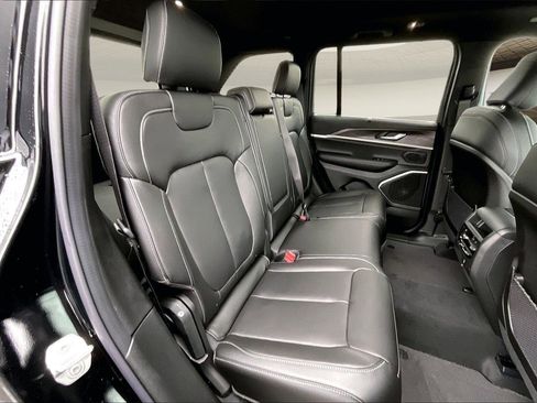 New 2025 Jeep Grand Cherokee Limited image 10