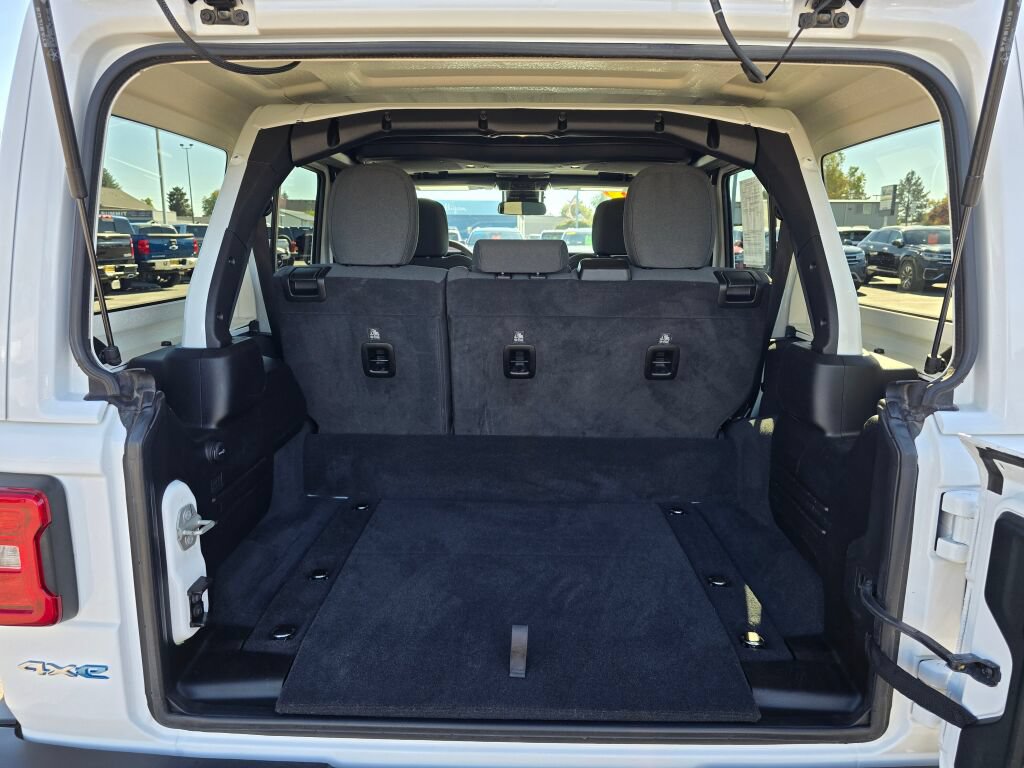 Used 2024 Jeep Wrangler Unlimited Sahara AWD/4WD image 15