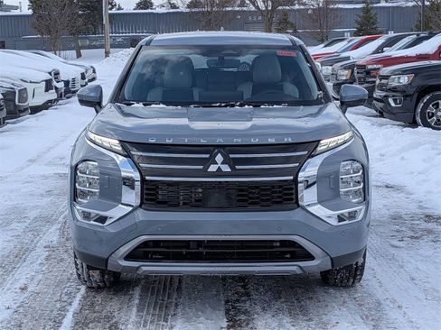 New 2026 Mitsubishi Outlander LE image 8
