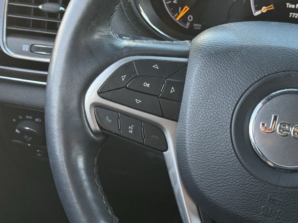 Used 2019 Jeep Grand Cherokee Overland AWD/4WD image 12