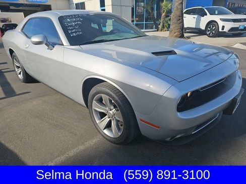Used 2019 Dodge Challenger SXT w/ Driver Convenience Group RWD image 5
