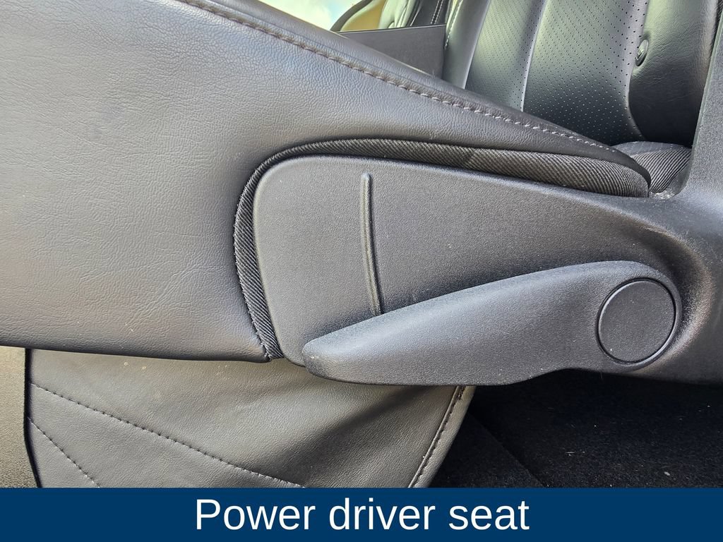 Used 2023 Chrysler Pacifica Touring-L FWD image 11