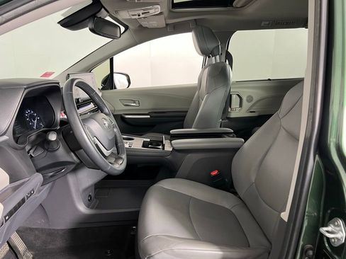 Used 2024 Toyota Sienna XLE image 22