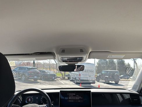 Used 2025 Volkswagen Tiguan S image 11