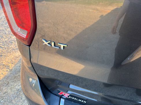 Used 2018 Ford Explorer XLT w/ Equipment Group 202A FWD image 9