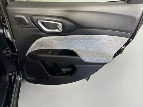 Used 2022 Jeep Compass Latitude w/ Sun and Sound Group image 28