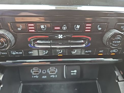 Certified 2024 Jeep Grand Cherokee Overland w/ Luxury Tech Group IV AWD/4WD image 33