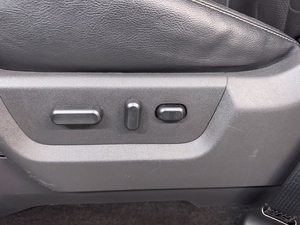 Used 2016 Ford F250 Lariat w/ Lariat Ultimate Package AWD/4WD image 12