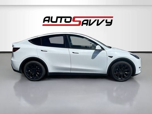 Used 2022 Tesla Model Y Long Range AWD/4WD image 8