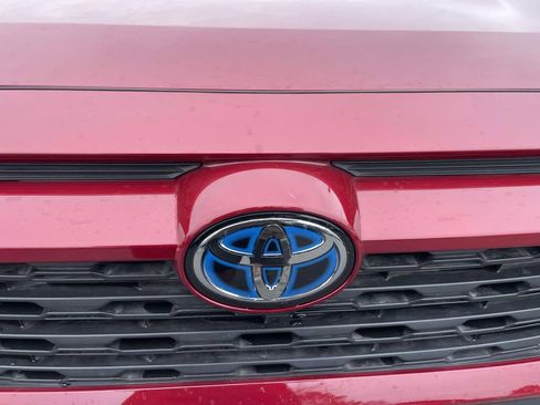 Used 2023 Toyota RAV4 XLE Premium image 18