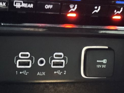 Used 2022 Jeep Grand Cherokee Limited image 35