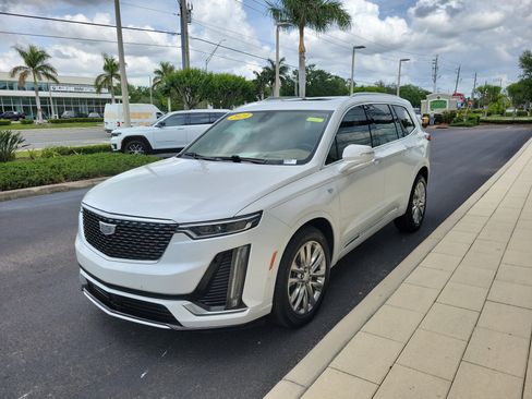 Used 2023 Cadillac XT6 Premium Luxury w/ Platinum Package AWD/4WD image 8