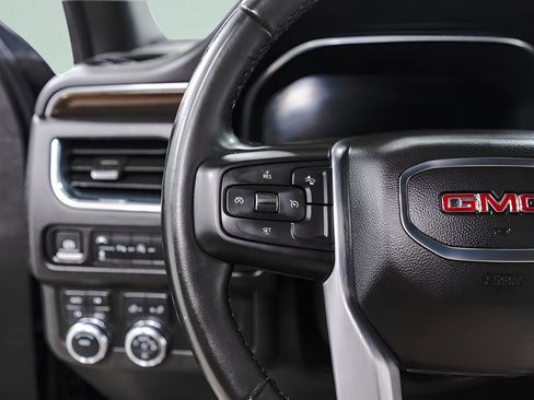 Used 2023 GMC Yukon XL SLE image 11