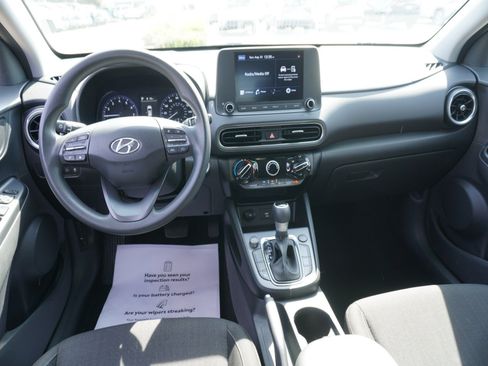 Used 2022 Hyundai Kona SEL FWD image 2