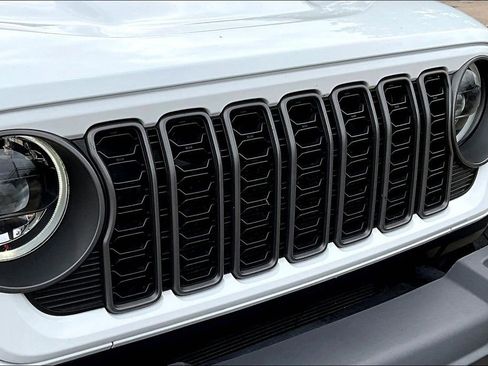 Used 2025 Jeep Wrangler Unlimited Rubicon AWD/4WD image 30