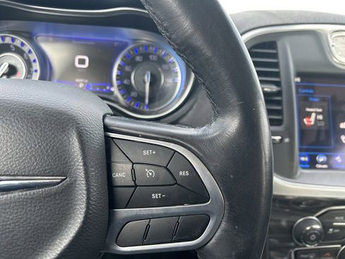 Used 2021 Chrysler 300 Touring L image 31
