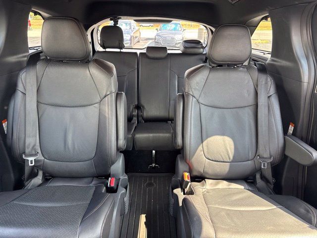 Used 2025 Toyota Sienna Limited AWD/4WD image 23