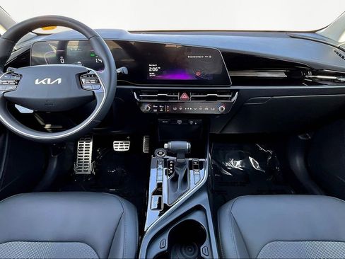 Used 2024 Kia Niro EX Touring image 15