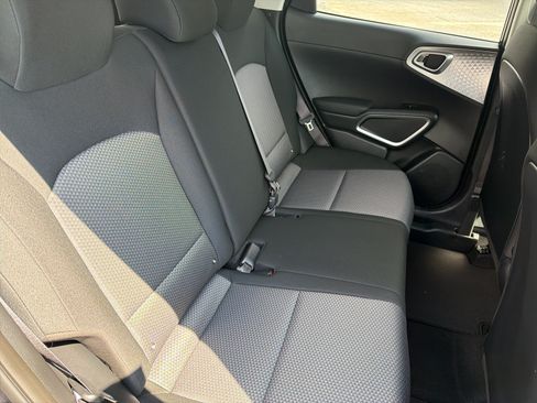 Used 2025 Kia Soul LX w/ LX Technology Package FWD image 33