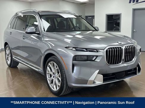 Used 2025 BMW X7 xDrive40i w/ Premium Package AWD/4WD image 3