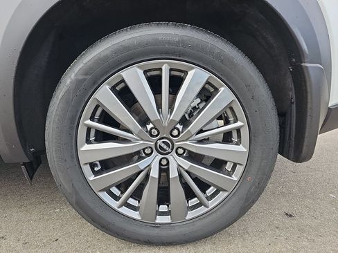 Used 2025 Nissan Pathfinder SL w/ SL Premium Package image 38