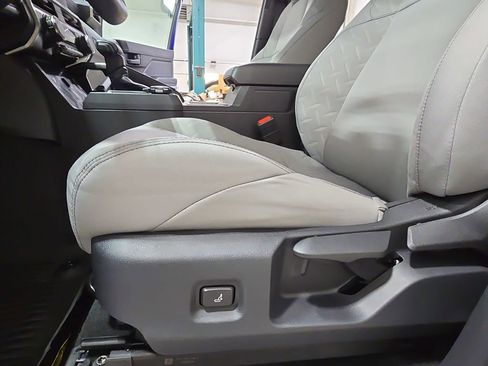 Used 2025 Toyota Tacoma SR5 image 29