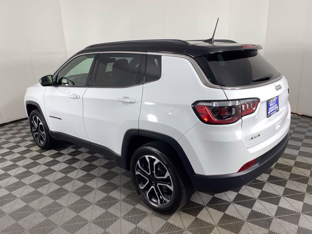 Used 2023 Jeep Compass Limited w/ Sun and Sound Group AWD/4WD image 10