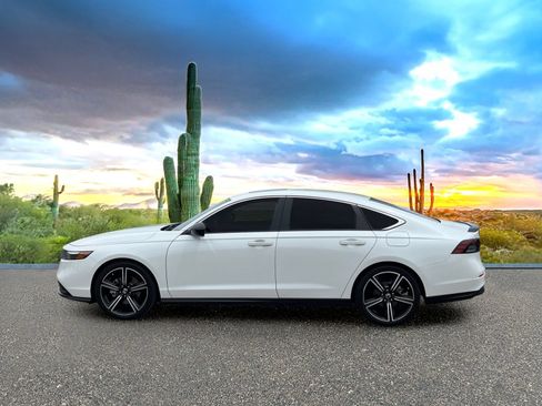 Used 2023 Honda Accord Sport image 3
