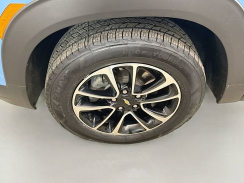 Used 2024 Chevrolet TrailBlazer LT w/ LT Cold Weather Package AWD/4WD image 29
