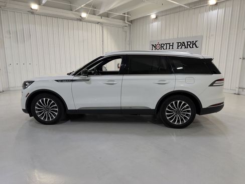 Used 2023 Lincoln Aviator Reserve w/ Elements Package Plus image 2