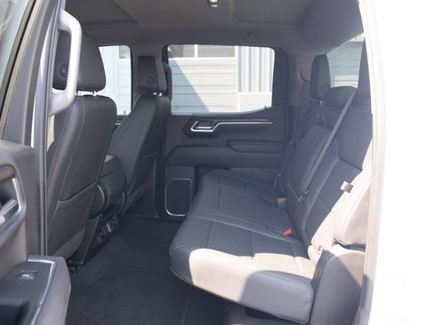 Used 2025 GMC Sierra 1500 SLT AWD/4WD image 16