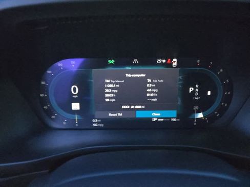 Used 2023 Volvo XC40 B5 Plus w/ Climate Package image 16