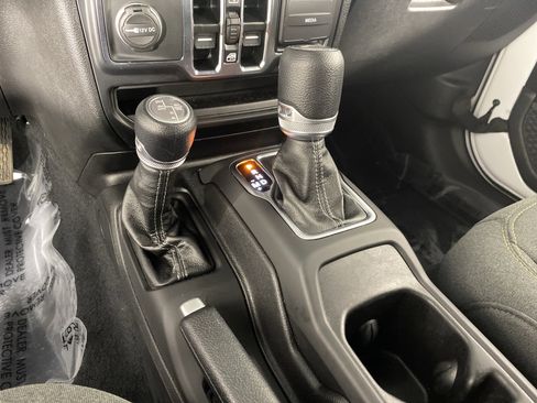 Used 2024 Jeep Wrangler Unlimited w/ Convenience Group AWD/4WD image 36