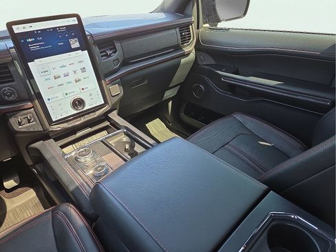 Used 2023 Ford Expedition Limited AWD/4WD image 13