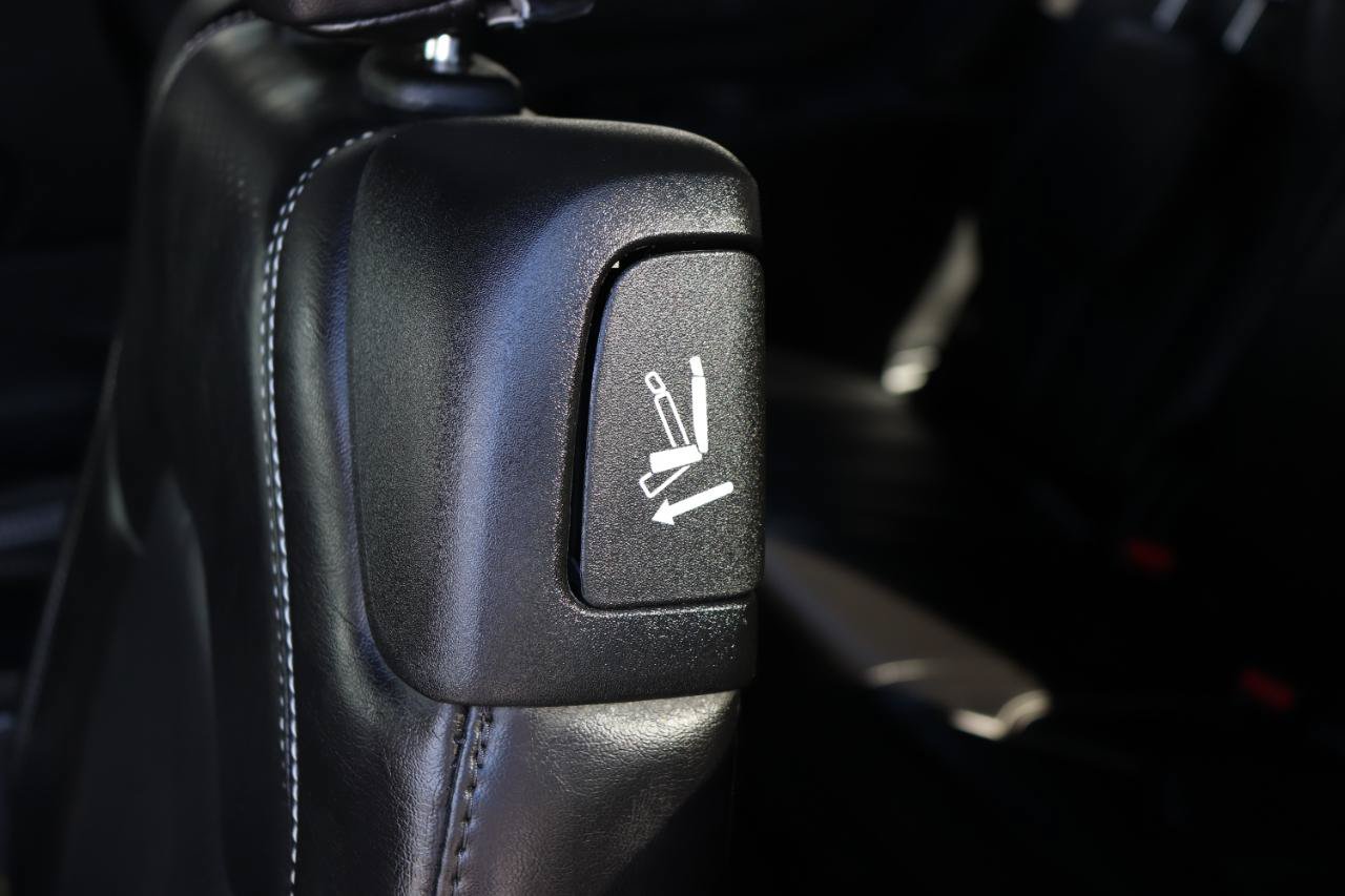 Used 2027 Chrysler Pacifica Select FWD image 29