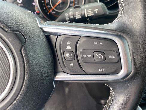 Used 2023 Jeep Wrangler Unlimited Sahara w/ LED Lighting Group AWD/4WD image 18