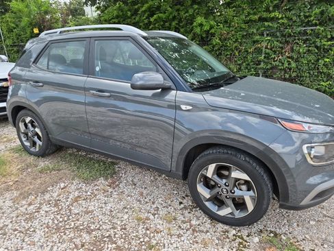 Used 2025 Hyundai Venue SEL FWD image 4