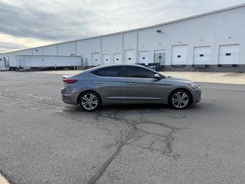 Used 2017 Hyundai Elantra Limited image 5
