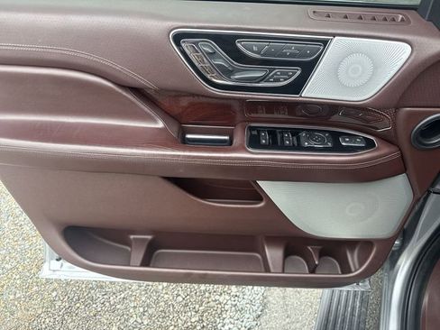 Used 2020 Lincoln Navigator Black Label w/ Cargo Convenience Package image 13