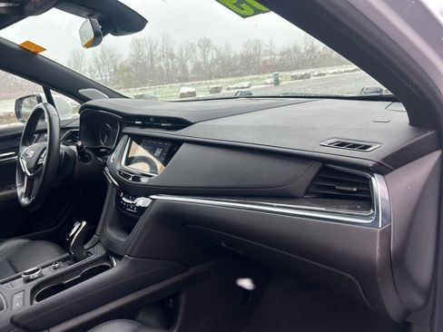 Certified 2022 Cadillac XT5 Premium Luxury image 9