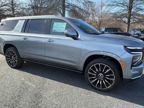 New 2026 Chevrolet Suburban High Country image 3
