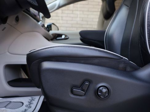 Used 2022 Chrysler Pacifica Limited FWD image 19