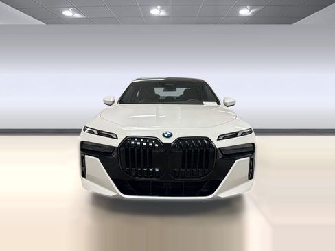 Used 2026 BMW 740i w/ Premium Package RWD image 5