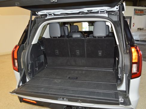 Used 2025 Ford Expedition Active AWD/4WD image 14