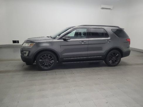 Used 2017 Ford Explorer XLT w/ Equipment Group 202A FWD image 2