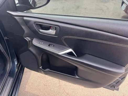 Used 2017 Toyota Camry XLE w/ Moonroof Package FWD image 10