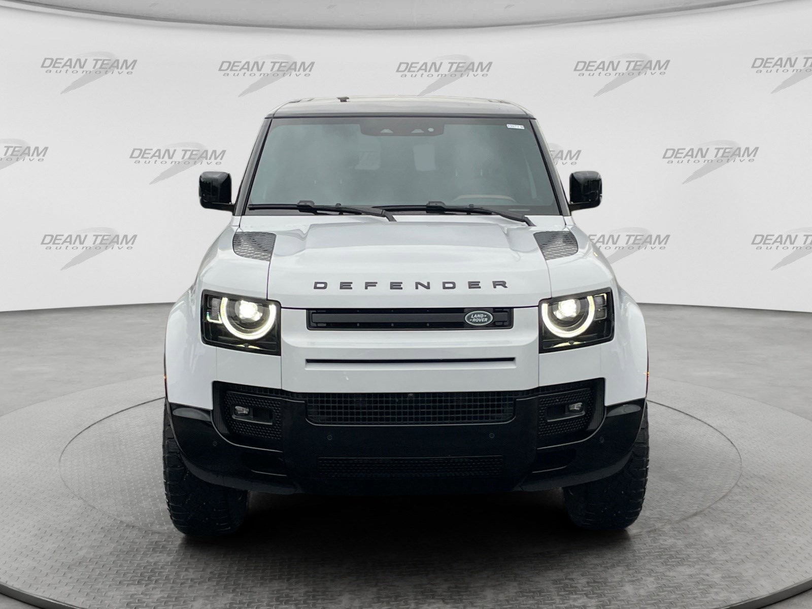 Used 2023 Land Rover Defender 90 V8 AWD/4WD image 2