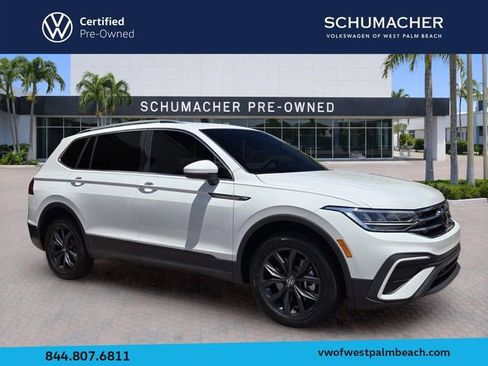 Used 2024 Volkswagen Tiguan SE FWD image 1