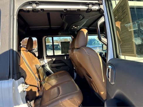 Certified 2022 Jeep Wrangler Unlimited Sahara image 9