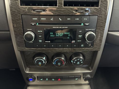 Used 2012 Jeep Liberty Limited AWD/4WD image 21